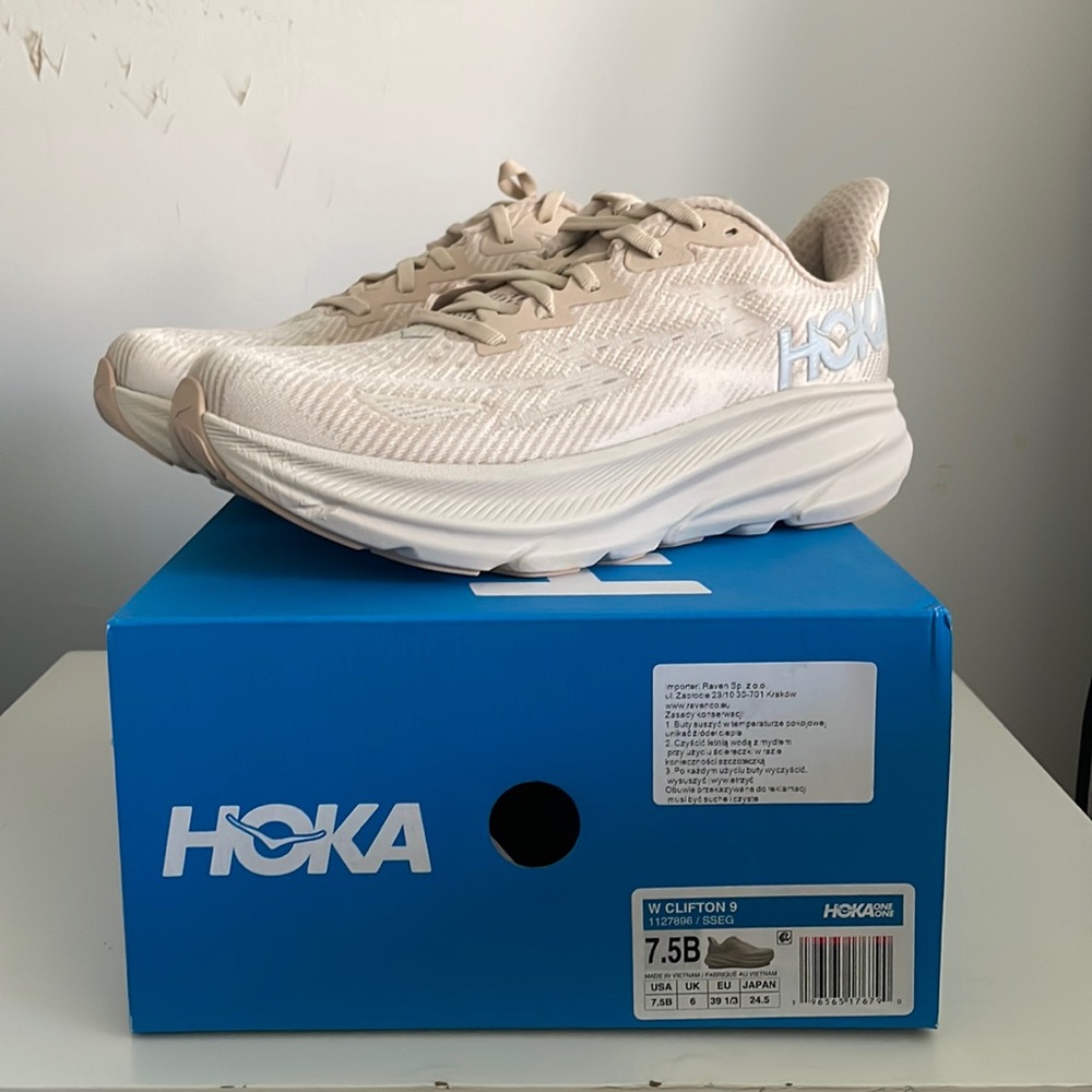 Hoka Clifton 9 Women’s 7.5B NIB in Shifting Sand Eggnog